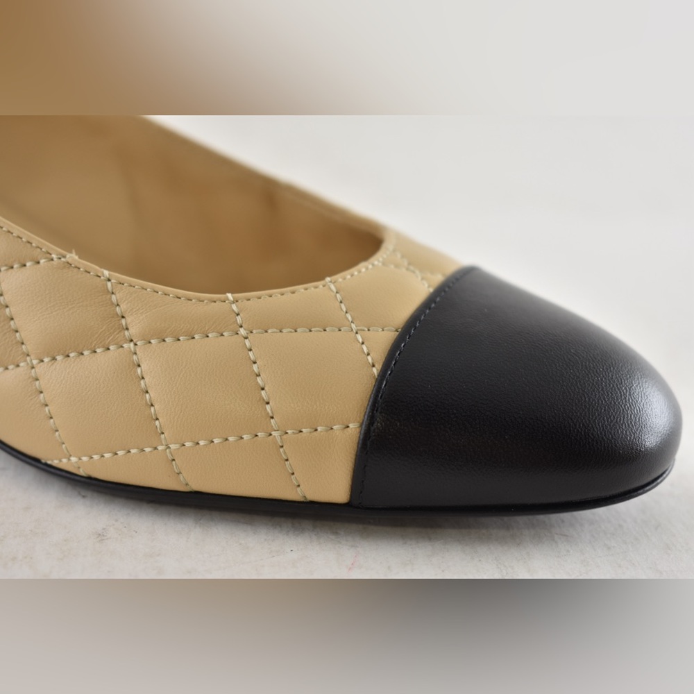 Chanel 24B Beige Lambskin Quilted Black Cap CC Logo Gold Block Heel Pumps 37.5 - Picture 6 of 16
